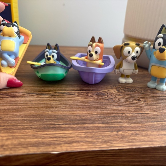 Bluey Figure Lot w/ Canoes & Family Characters - Picture 5 of 5